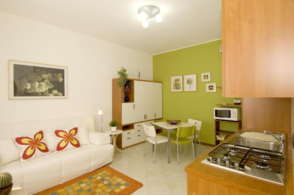 Appartamenti Villa Anna 梅莱尼亚诺 外观 照片