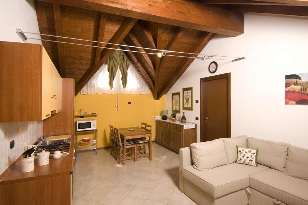Appartamenti Villa Anna 梅莱尼亚诺 外观 照片